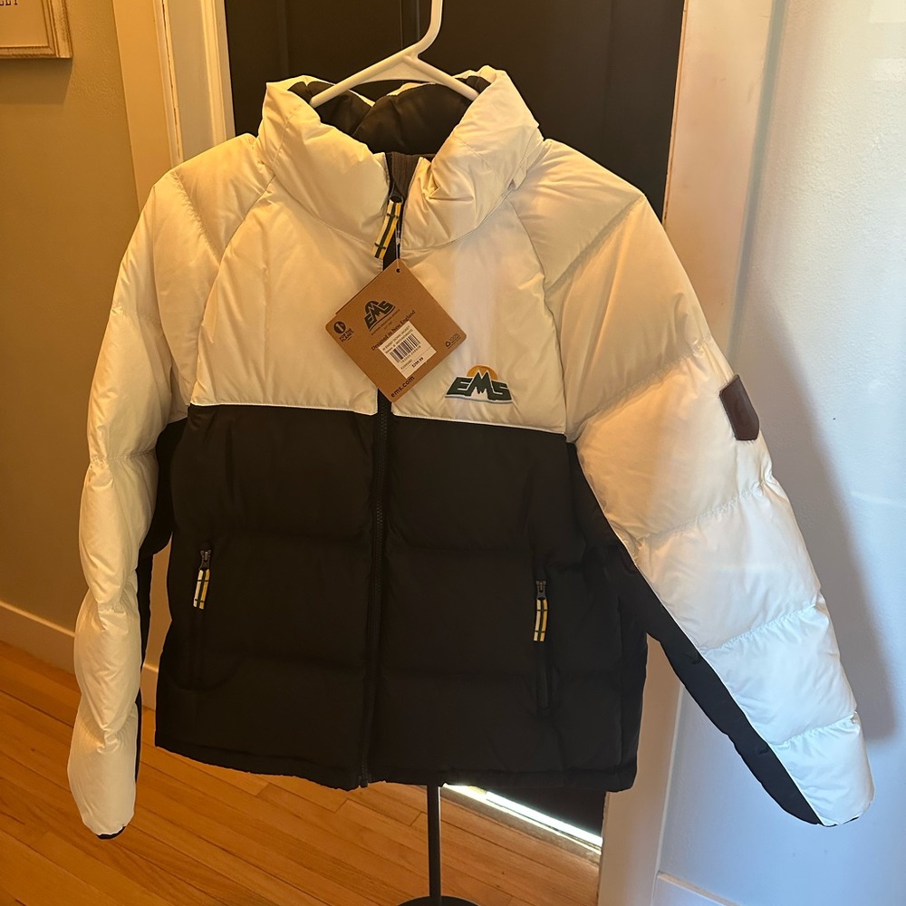 Eastern Mountain Sports Black and White Puffer Jacket